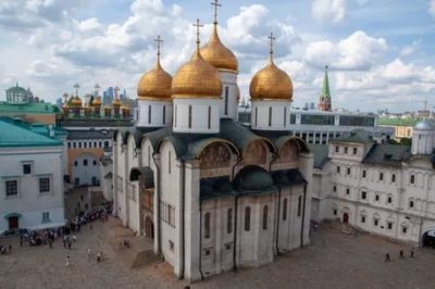 Кто из архитекторов является строителем Успенского собора в Московском Кремле