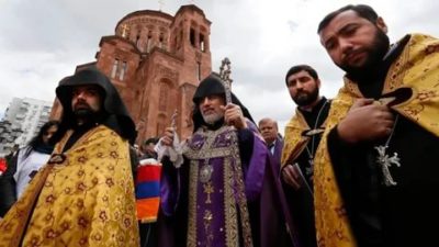 Какую религию исповедуют армяне
