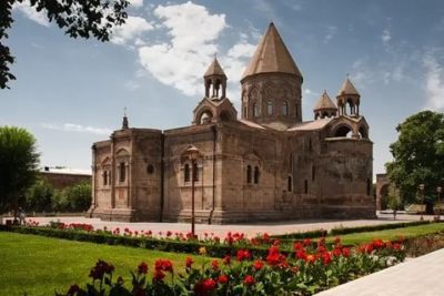 Как называется церковь у армян