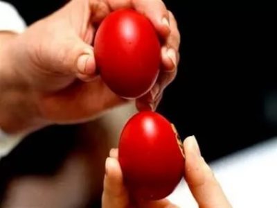 Почему люди бьют яйца на Пасху
