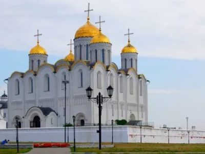 Кто построил Успенский собор во Владимире