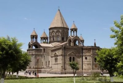 Как называется церковь у армян