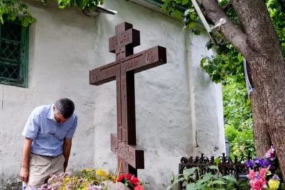 Как ставить крест на могиле православного
