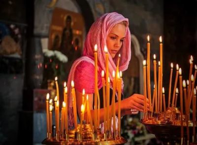 Как правильно нужно ставить свечи в церкви