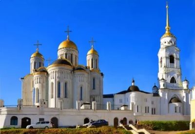 В каком стиле построен Успенский собор во Владимире